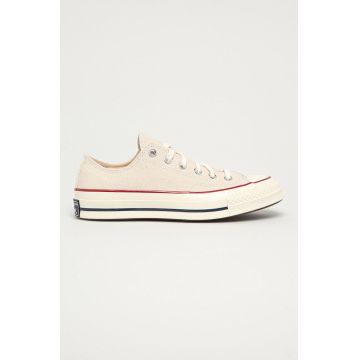 Converse teniși culoarea bej