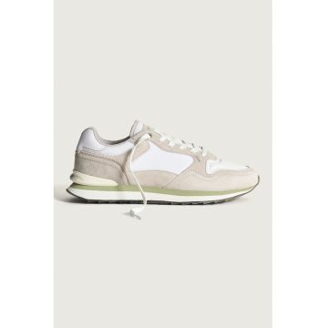 Pantofi sport cu aspect contrastant