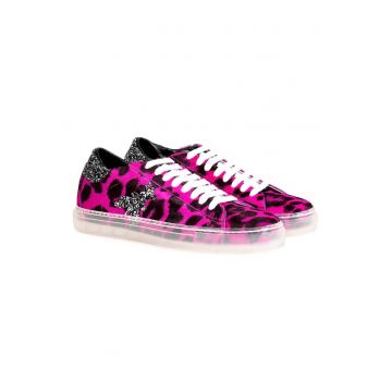 Pantofi sport cu animal print si particule stralucitoare -