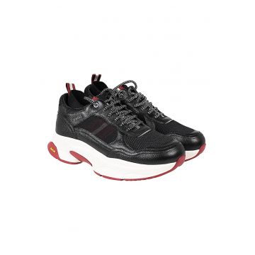 Pantofi sport cu aspect masiv -
