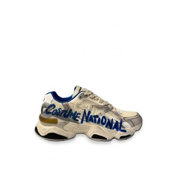 Pantofi sport cu aspect deteriorat si logo tip graffiti