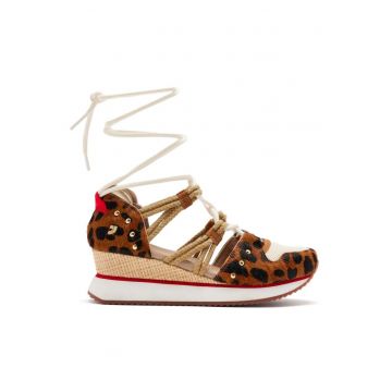 Pantofi cu talpa wedge si piele cu par scurt - Maro inchis/Maro nisip