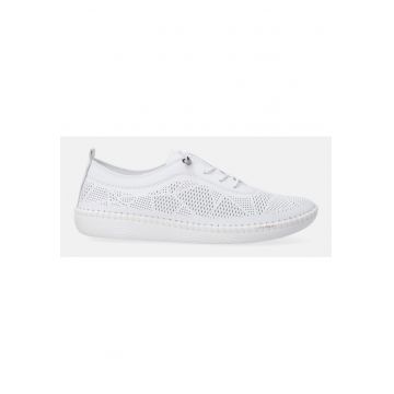 Pantofi de piele cu detalii perforate