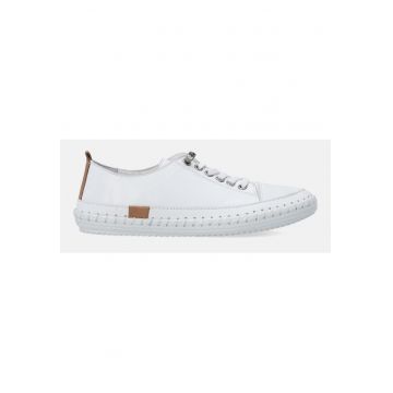 Pantofi din piele cu cusaturi decorative