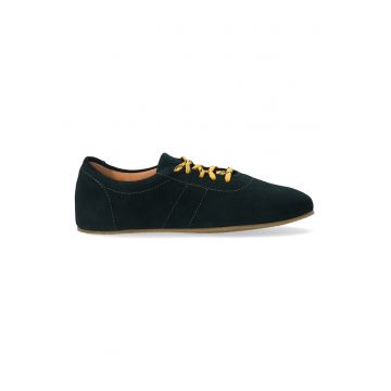 Pantofi sport cu talpa joasa din piele intoarsa