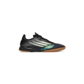 Pantofi sport cu accente contrastante - pentru fotbal