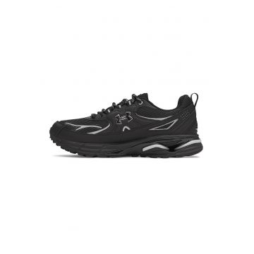 Pantofi sport cu aspect contrastant