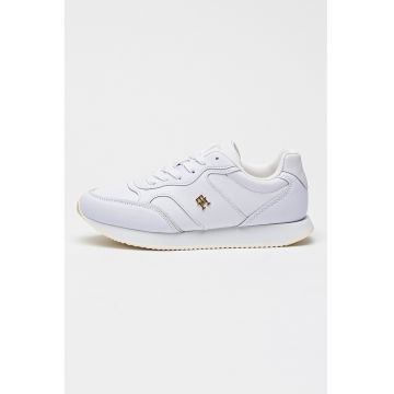 Pantofi sport de piele cu logo metalic Pantofi sport de piele cu logo metalic