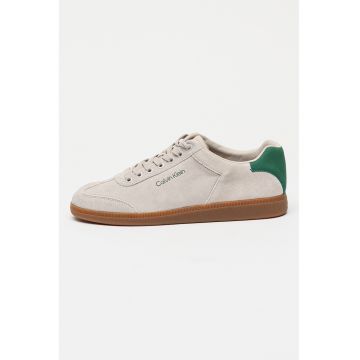 Pantofi sport de piele intoarsa cu logo lateral si talpa joasa Pantofi sport de piele intoarsa cu logo lateral si talpa joasa