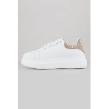 Pantofi sport din piele ecologica cu aplicatii cu strasuri pe partea din spate Pantofi sport din piele ecologica cu aplicatii cu strasuri pe partea din spate