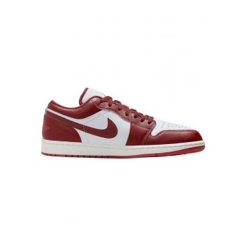 Tenisi barbati  Air Jordan 1 Low Se - piele naturala - burgundy-alb - design modern - confort ridicat Tenisi barbati  Air Jordan 1 Low Se - piele naturala - burgundy-alb - design modern - confort ridicat