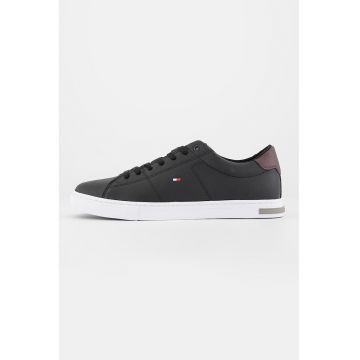 Pantofi sport de piele cu logo discret Pantofi sport de piele cu logo discret