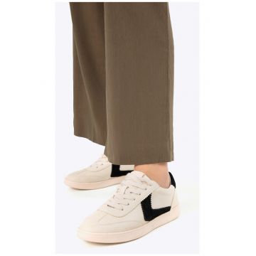 Tenisi dama  piele intoarsa bej si negru - insertii contrastante din piele ecologica