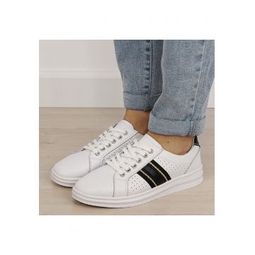 Sneakersi albi cu detalii negre din piele naturala 5088 M7 19364 - Alb