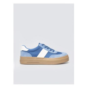 Pantofi sport cu insertii din piele intoarsa.