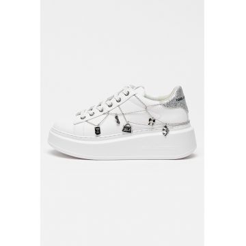 Pantofi sport din piele cu talpa flatform - detaliu stralucitor si aplicatie din lant - Alb/Argintiu