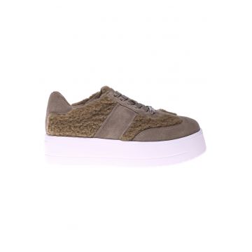 Pantofi sport flatform de piele intoarsa cu garnituri de blana shearling sintetica - Maro