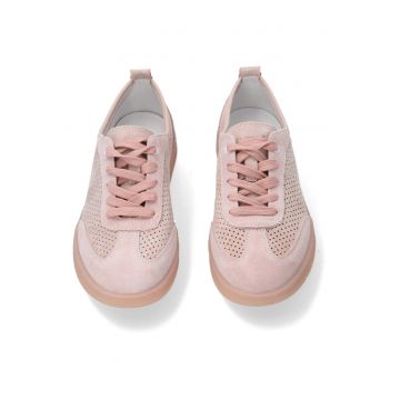 Pantofi sport cu perforatii din piele intoarsa