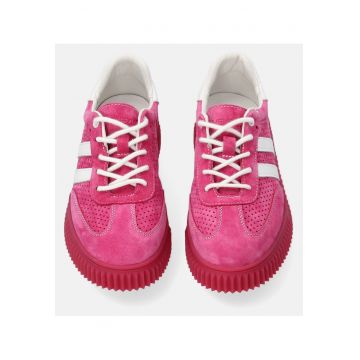 Pantofi sport cu perforatii discrete