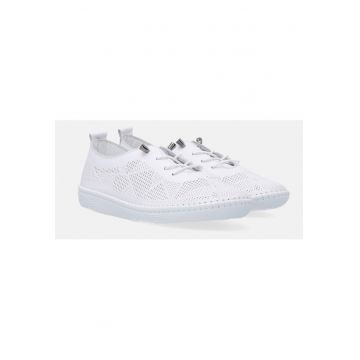 Pantofi sport cu prfil jos si perforatii decorative
