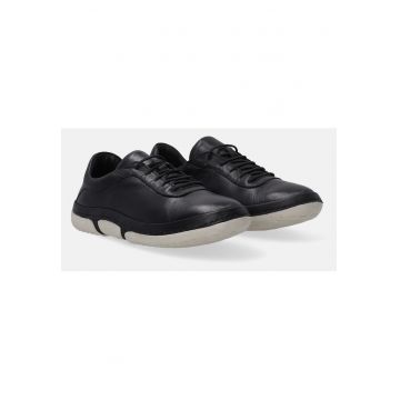 Pantofi sport cu profil jos din piele -