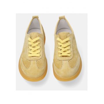 Pantofi sport de piele intoarsa cu perforatii discrete