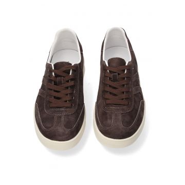 Pantofi sport uni din piele intoarsa.