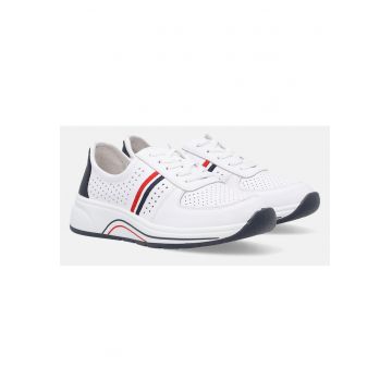 Pantofi sport din piele cu perforatii.