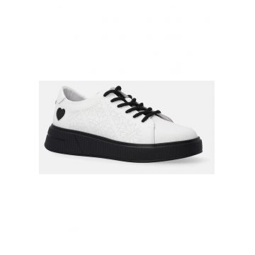 Pantofi sport din piele cu talpa neagra si decupaj