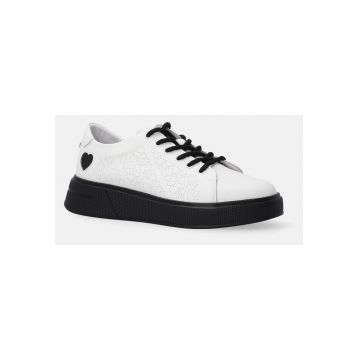 Pantofi sport din piele cu talpa neagra si decupaj