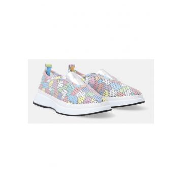 Pantofi sport slip on cu model