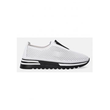 Pantofi sport slip-on din piele cu perforatii
