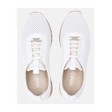 Tenisi demi-wedge cu perforatii