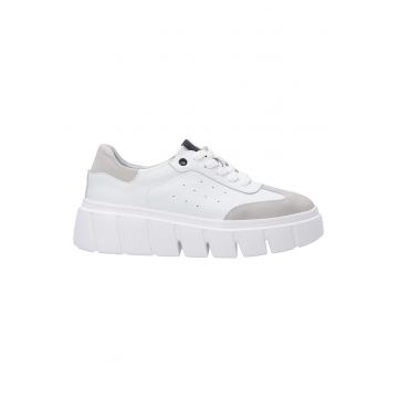 Pantofi sport cu perforatii laterale