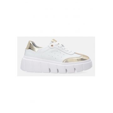 Pantofi sport cu perforatii si garnituri metalice