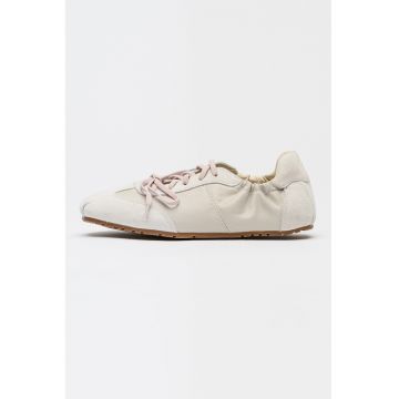 Pantofi sport din piele nabuc si material textil - Gri deschis