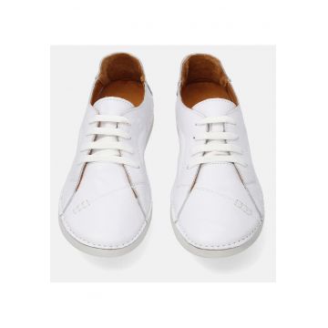 Pantofi sport uni din piele naturala .