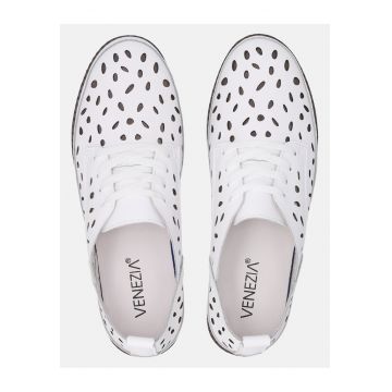 Pantofi sport albi cu partea superioara ajurata Pantofi sport albi cu partea superioara ajurata - 40 -
