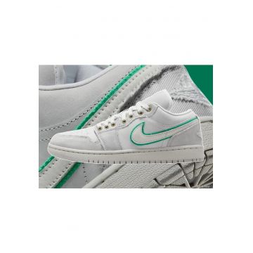 Pantofi sport dama - Air  1 Low “Distressed” IH3369 077 - 39EU