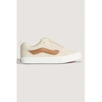 Tenisi low-cut din piele intoarsa Knu Skool - Maro scortisoara/Bej sampanie