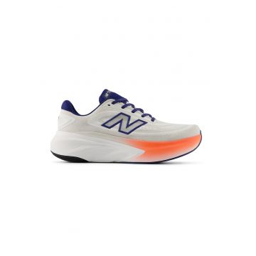 Pantofi Fresh Foam x More din plasa cu aplicatie logo laterala - pentru alergare - Gri deschis/Bleumarin