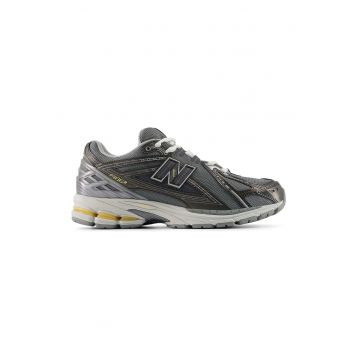 Pantofi sport unisex 1906 R din plasa cu garnituri cu aspect metalizat - Argintiu inchis/Gri inchis