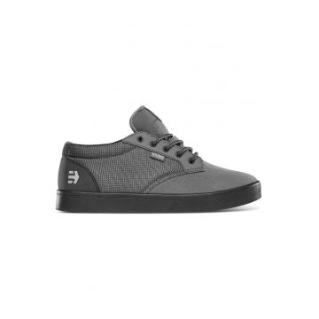 Pantofi sport cu sireturi