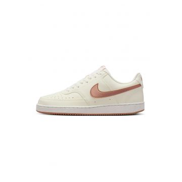 Pantofi sport Court Vision Low Next Nature din piele ecologica - Alb fildes/Maro deschis