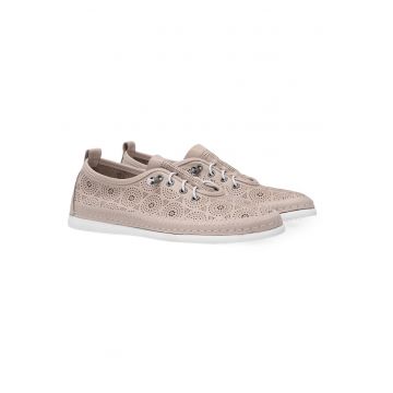 Pantofi sport din piele ajurata