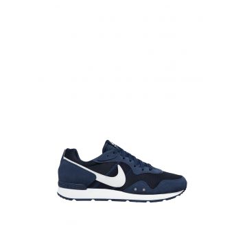 Pantofi sport din piele intoarsa cu insertii din plasa Venture Runner - Alb/Bleumarin
