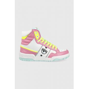 Chiara Ferragni ghete de piele culoarea roz