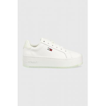 Tommy Jeans sneakers din piele FLATFORM SEASONAL culoarea alb, EN0EN02097