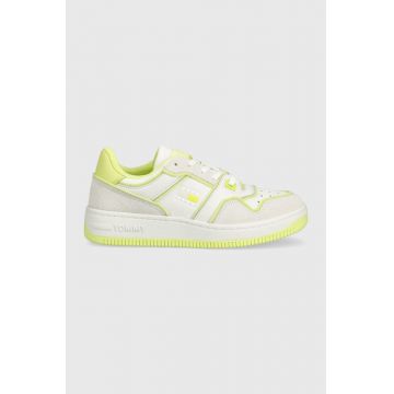 Tommy Jeans sneakers DECON BASKET LOW CUT culoarea alb, EN0EN02084