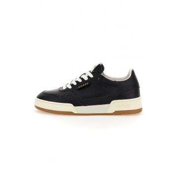 Pantofi sport low-top de piele cu perforatii